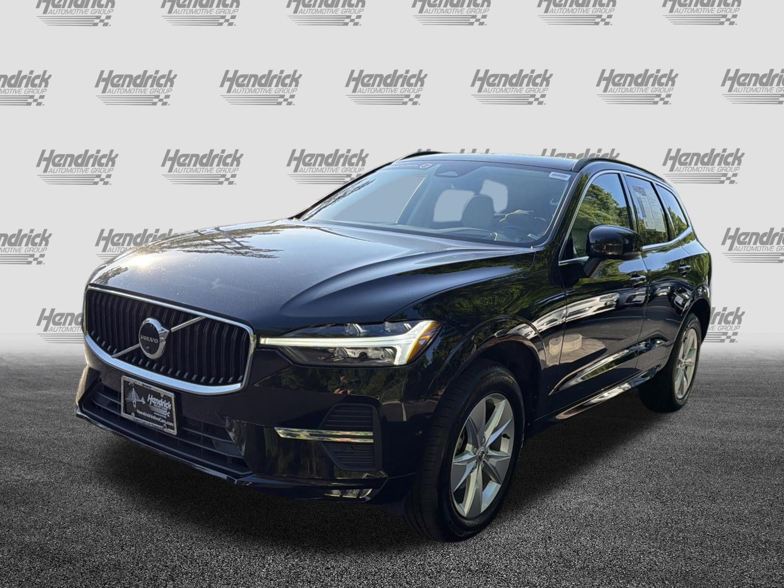2022 Volvo XC60 Momentum photo 4