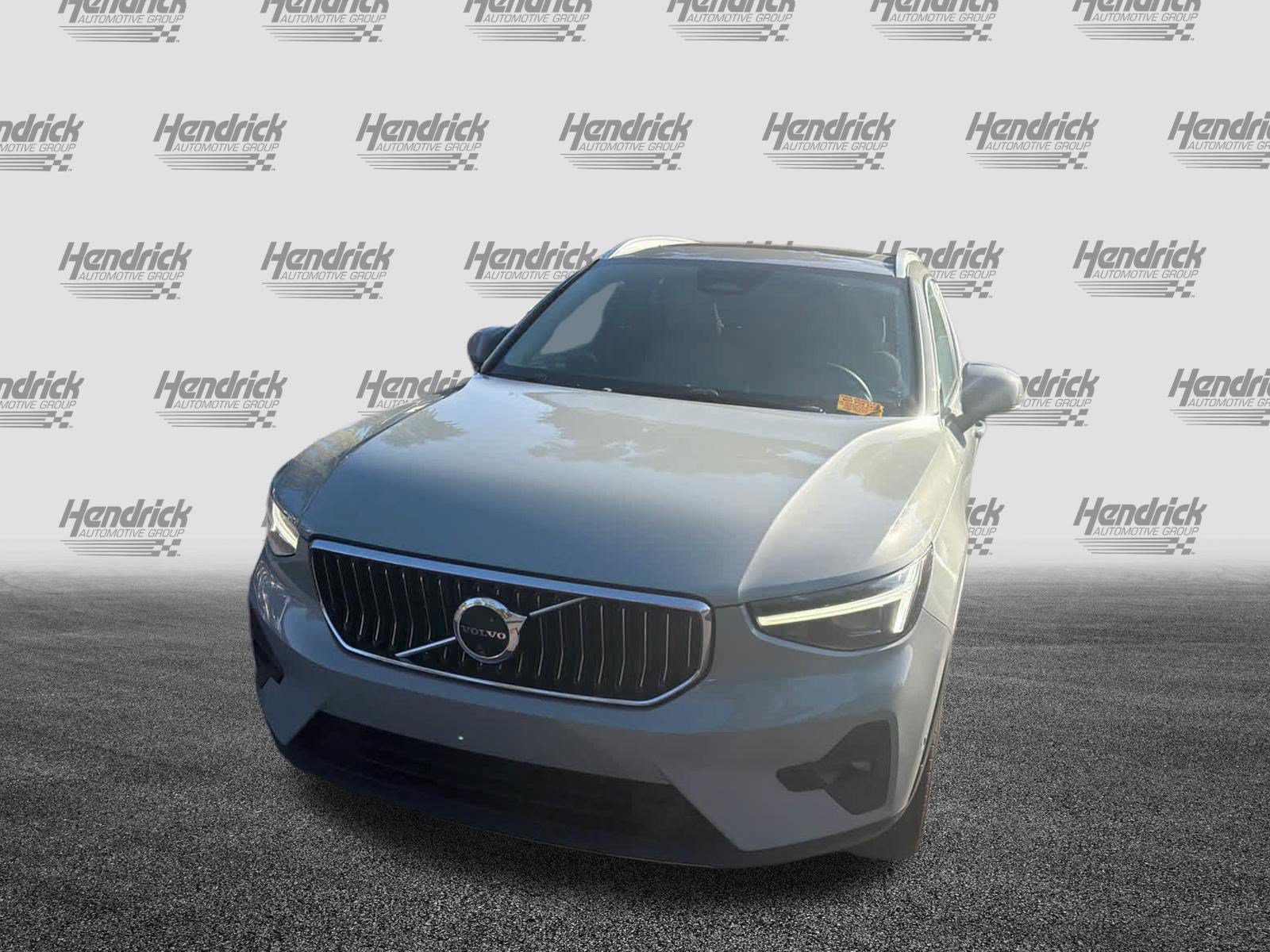 Certified 2024 Volvo XC40 Ultimate Bright Theme SUV