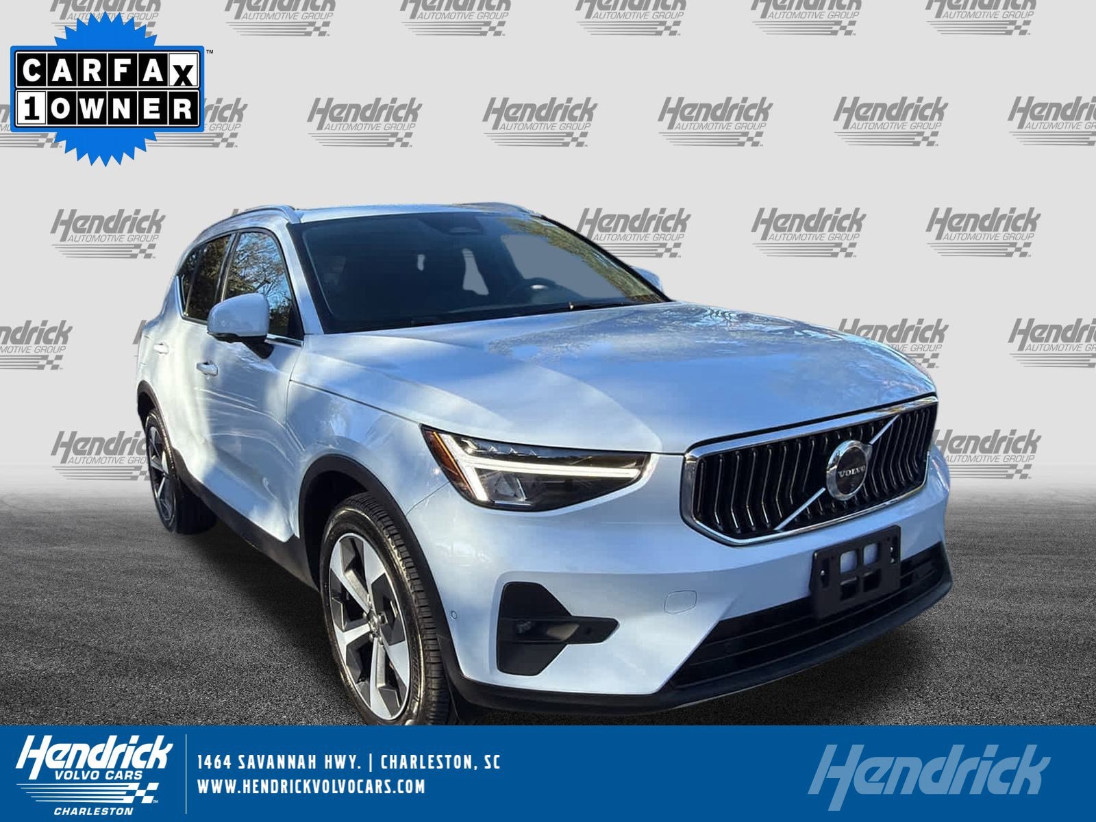 2025 Volvo XC40 Core's photo