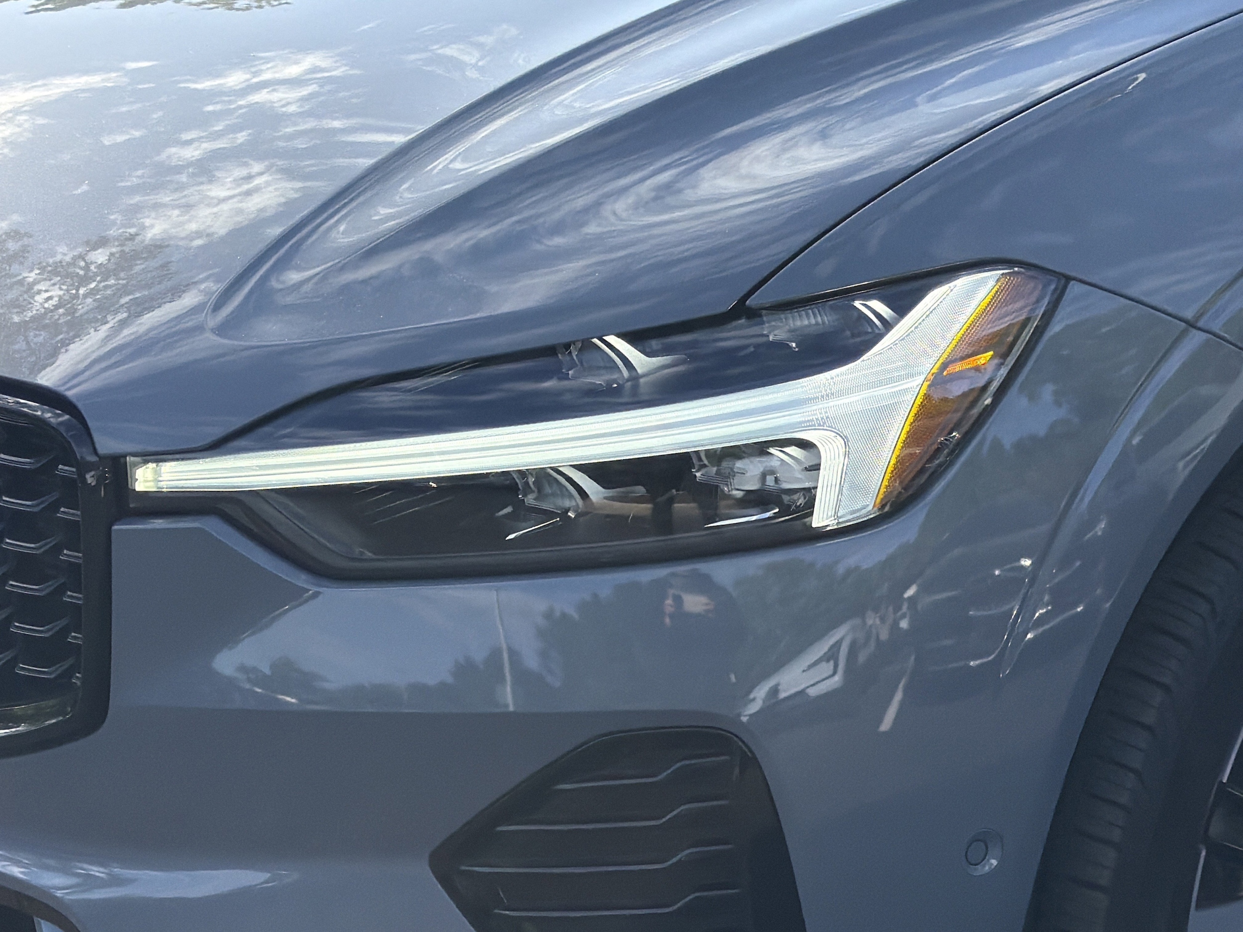 2024 Volvo XC60 Plus Dark Theme photo 5