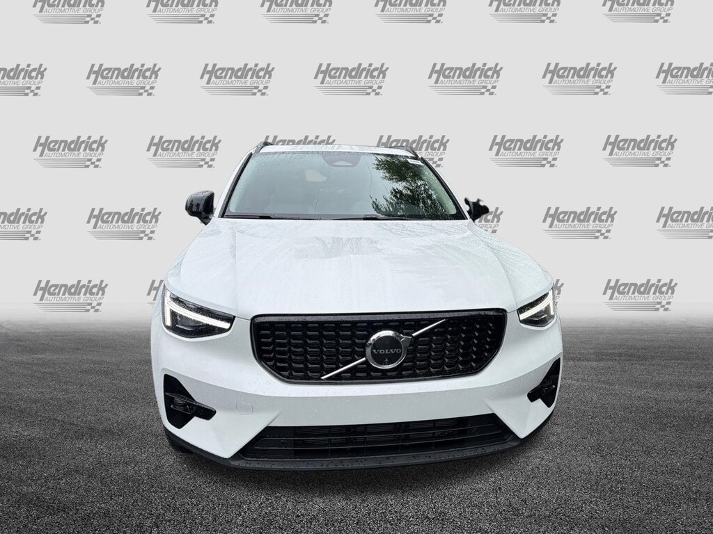 New 2026 Volvo XC40 B5 Ultra SUV