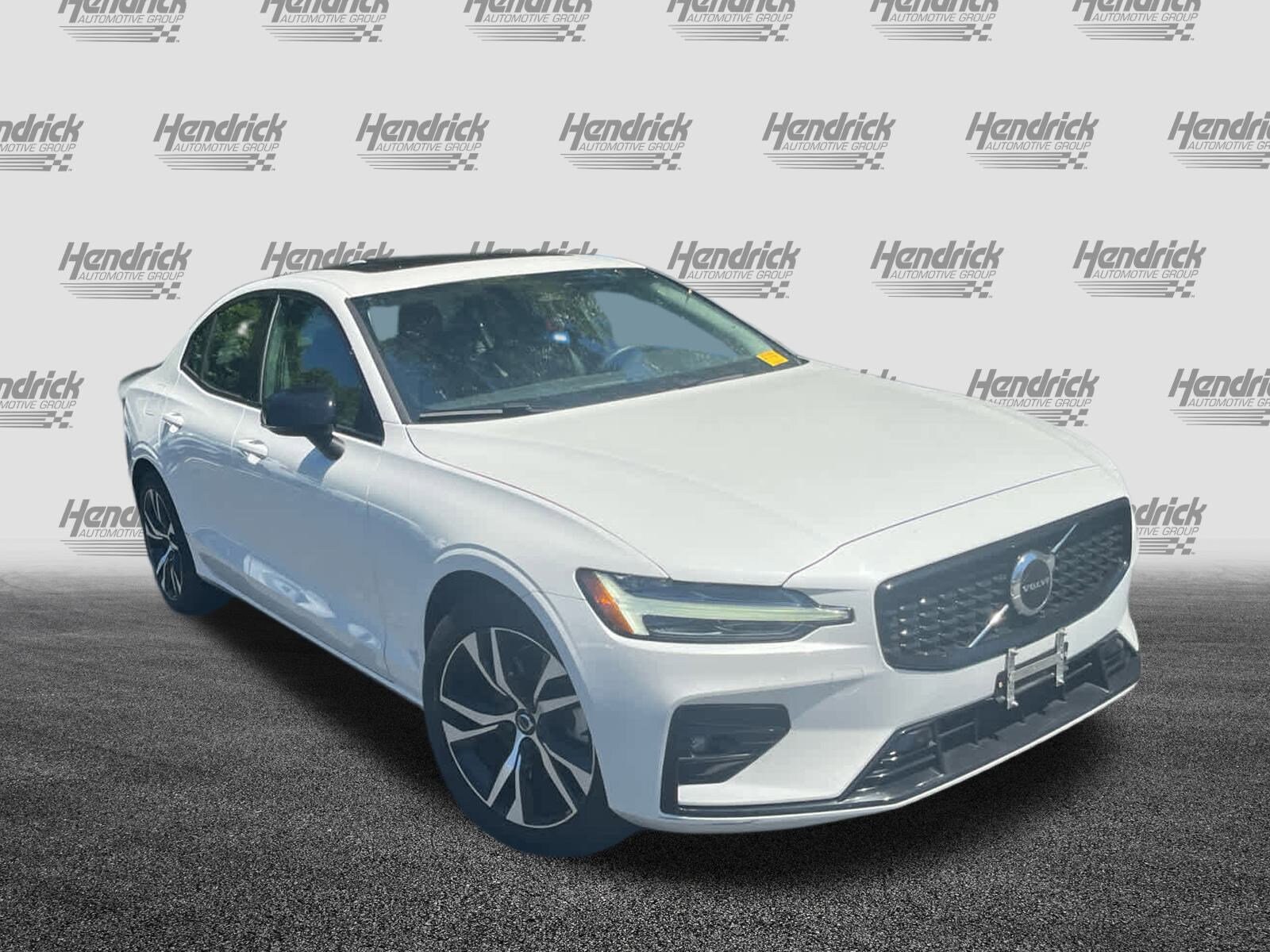 2024 Volvo S60 Core photo 2
