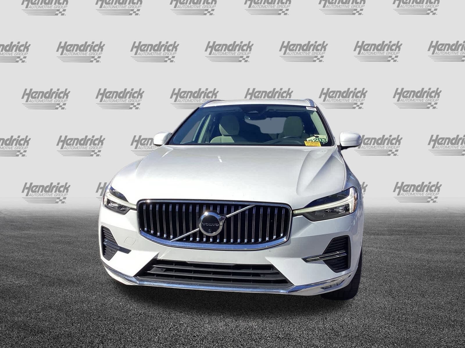 2023 Volvo XC60 Plus photo 2