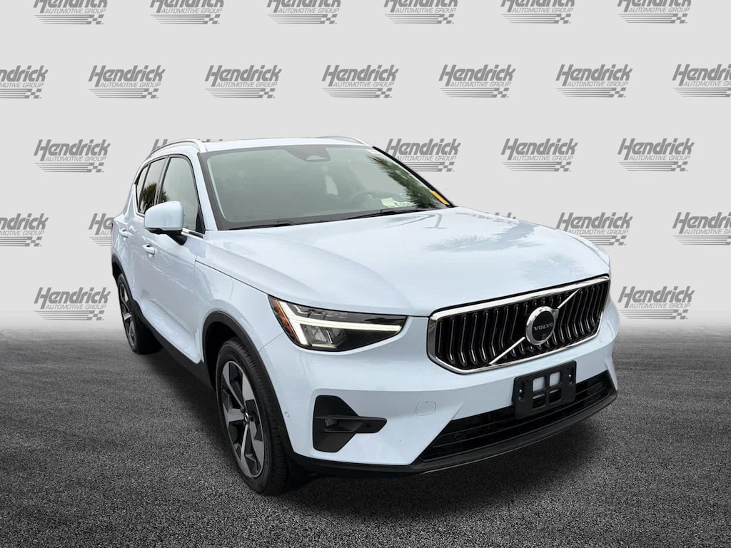 Certified 2025 Volvo XC40 Plus Bright Theme SUV