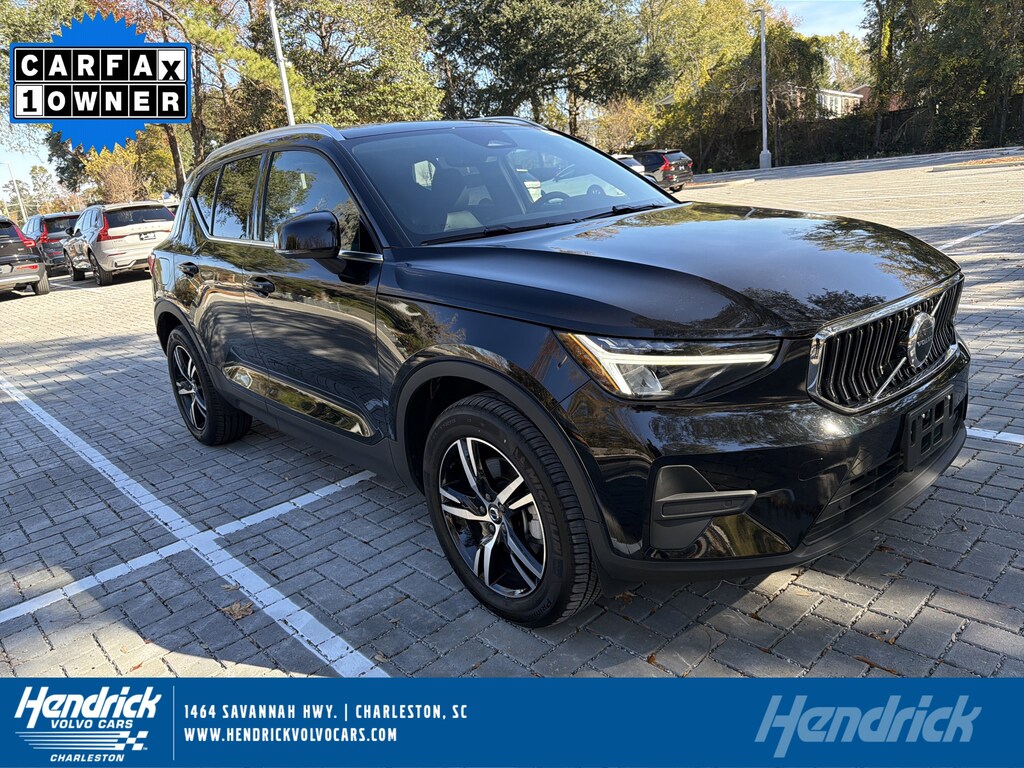 Certified 2025 Volvo XC40 Core Bright Theme SUV