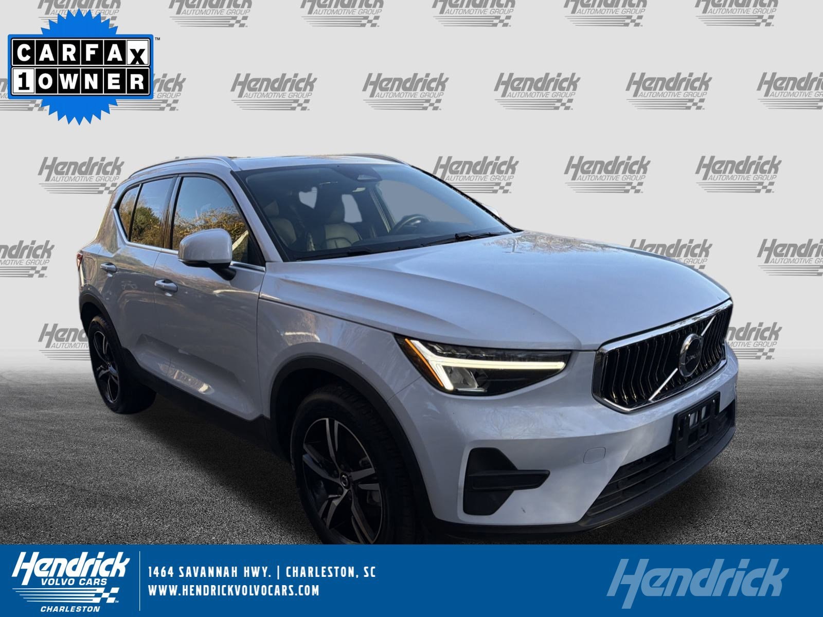 2025 Volvo XC40 Core's photo
