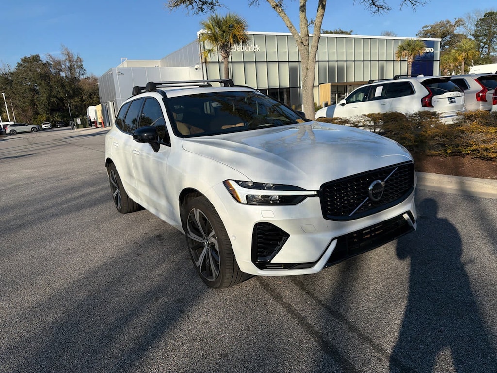 Certified 2024 Volvo XC60 Recharge Plug-In Hybrid Ultimate Dark Theme SUV