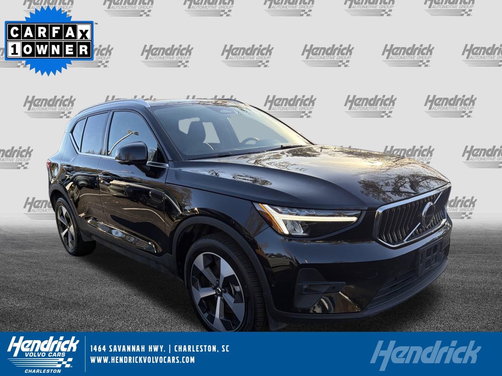 2025 Volvo XC40 Core's photo