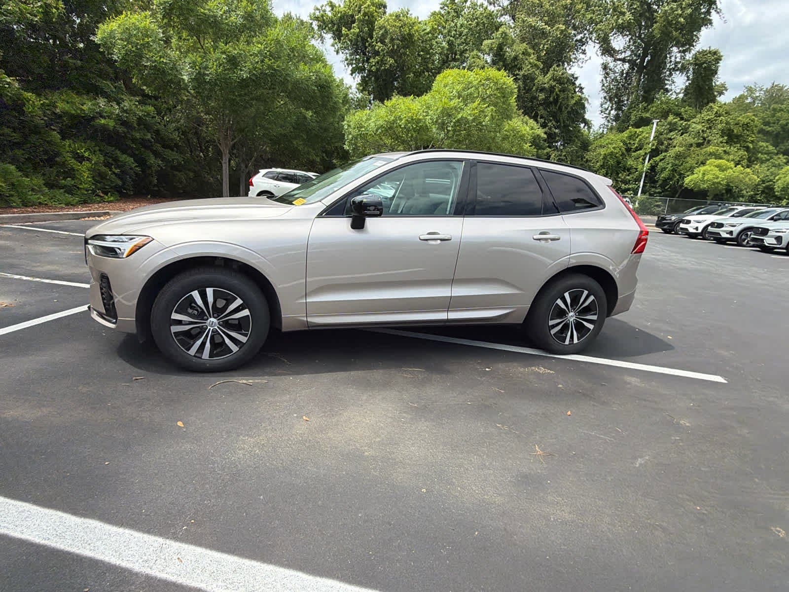 2025 Volvo XC60 Core photo 6