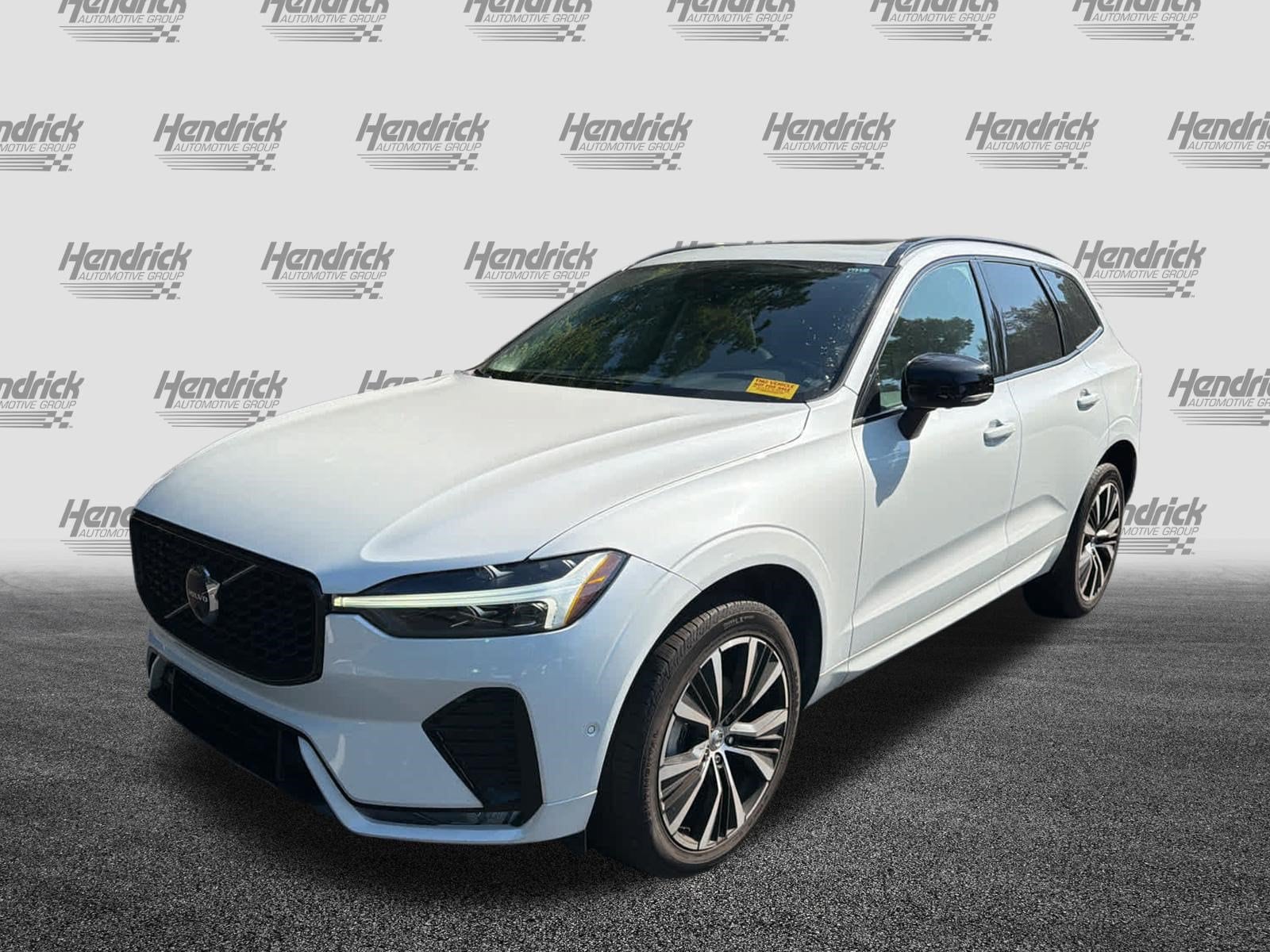 Volvo XC60 Plus Dark Theme
