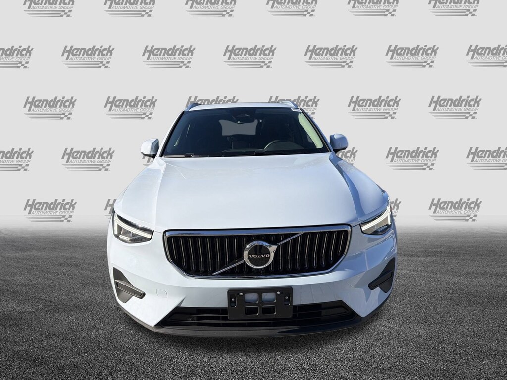 Certified 2025 Volvo XC40 Core Bright Theme SUV