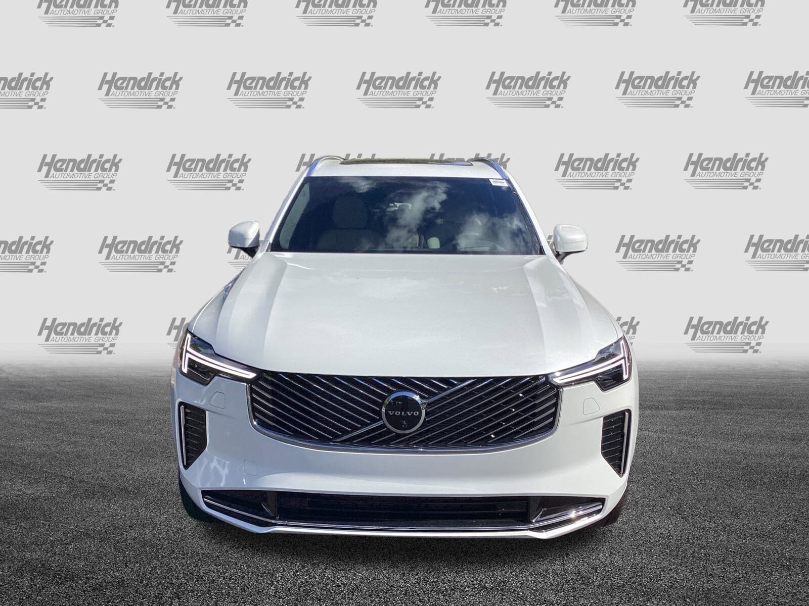 2026 Volvo XC90 B5 Core AWD photo 3