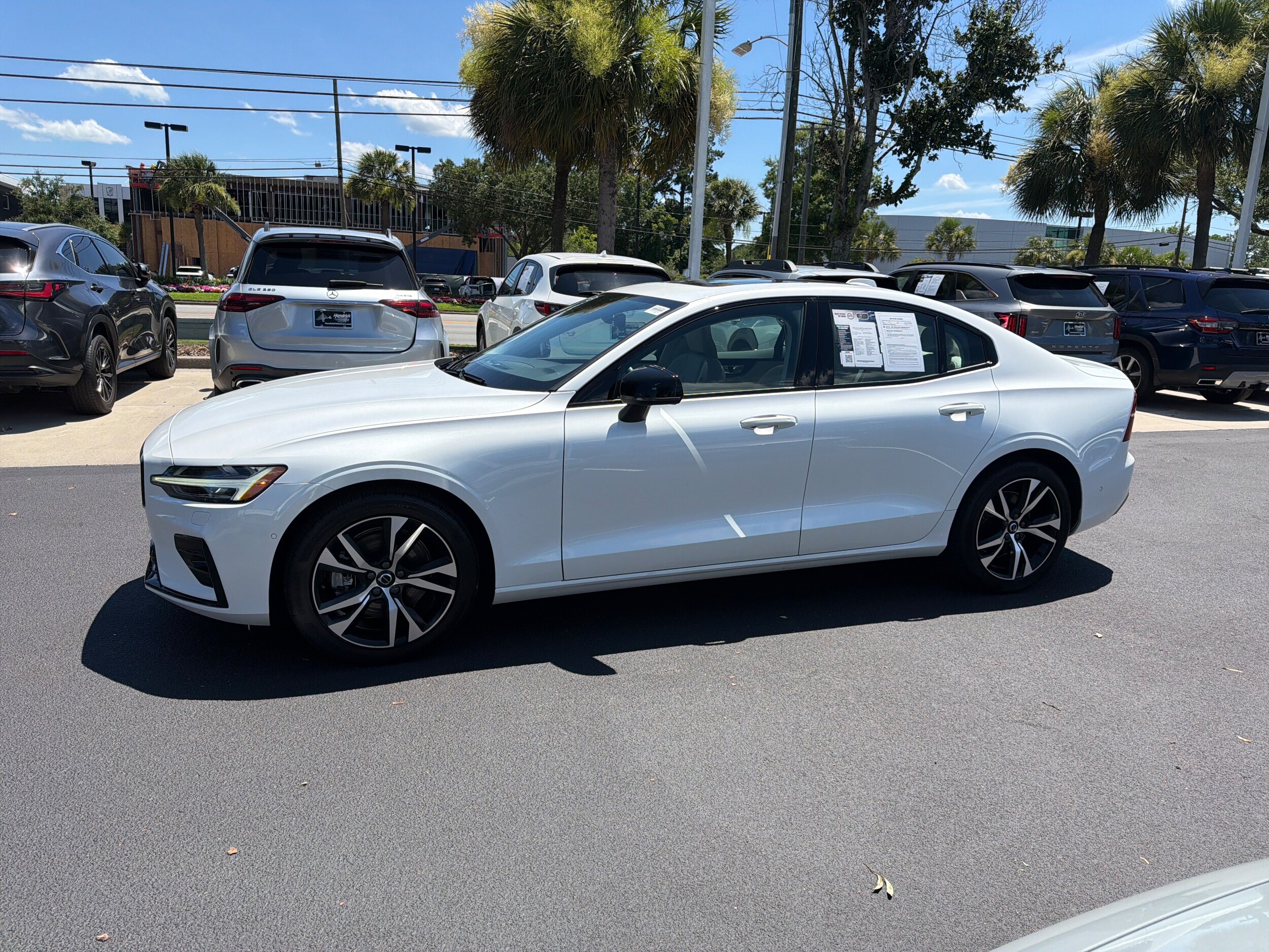 Volvo S60 Plus Dark Theme