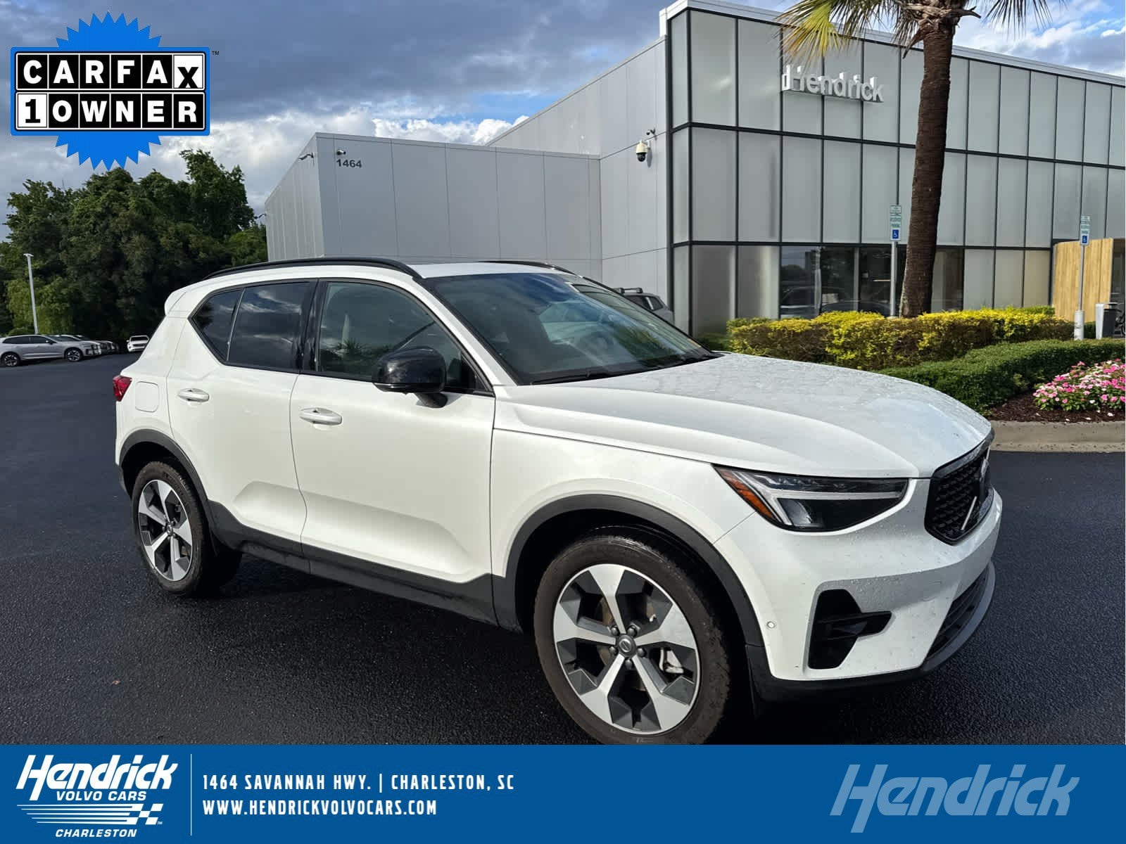 2025 Volvo XC40's photo