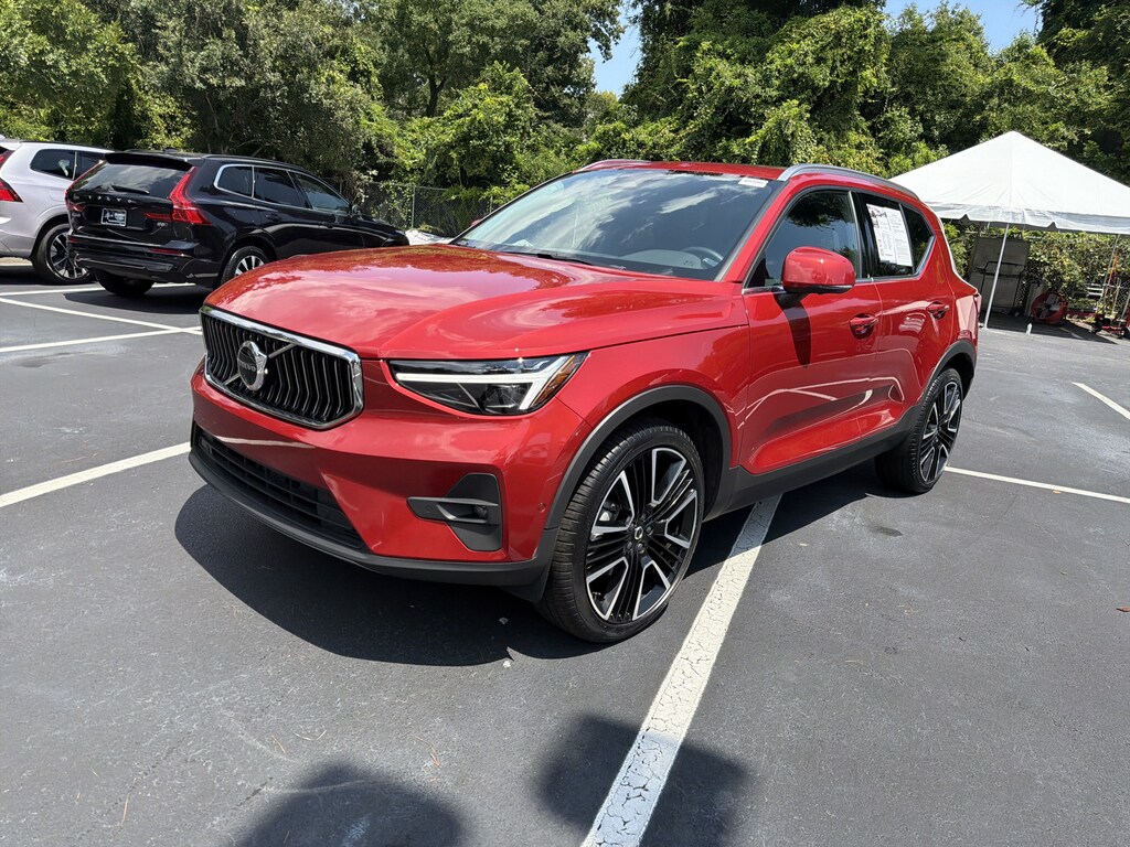 Certified 2024 Volvo XC40 Ultimate Bright Theme SUV