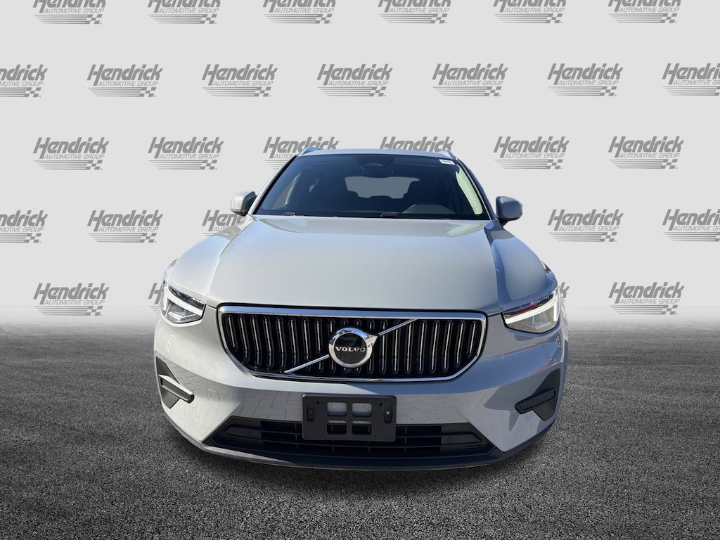 Certified 2025 Volvo XC40 Core Bright Theme SUV