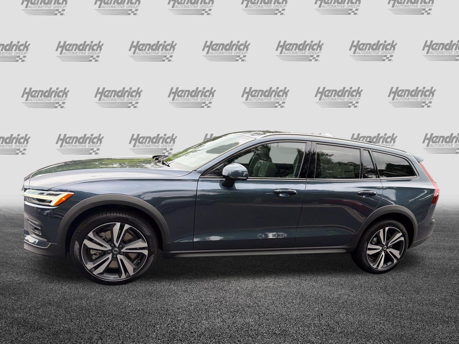 Volvo V60 Cross Country B5 Plus