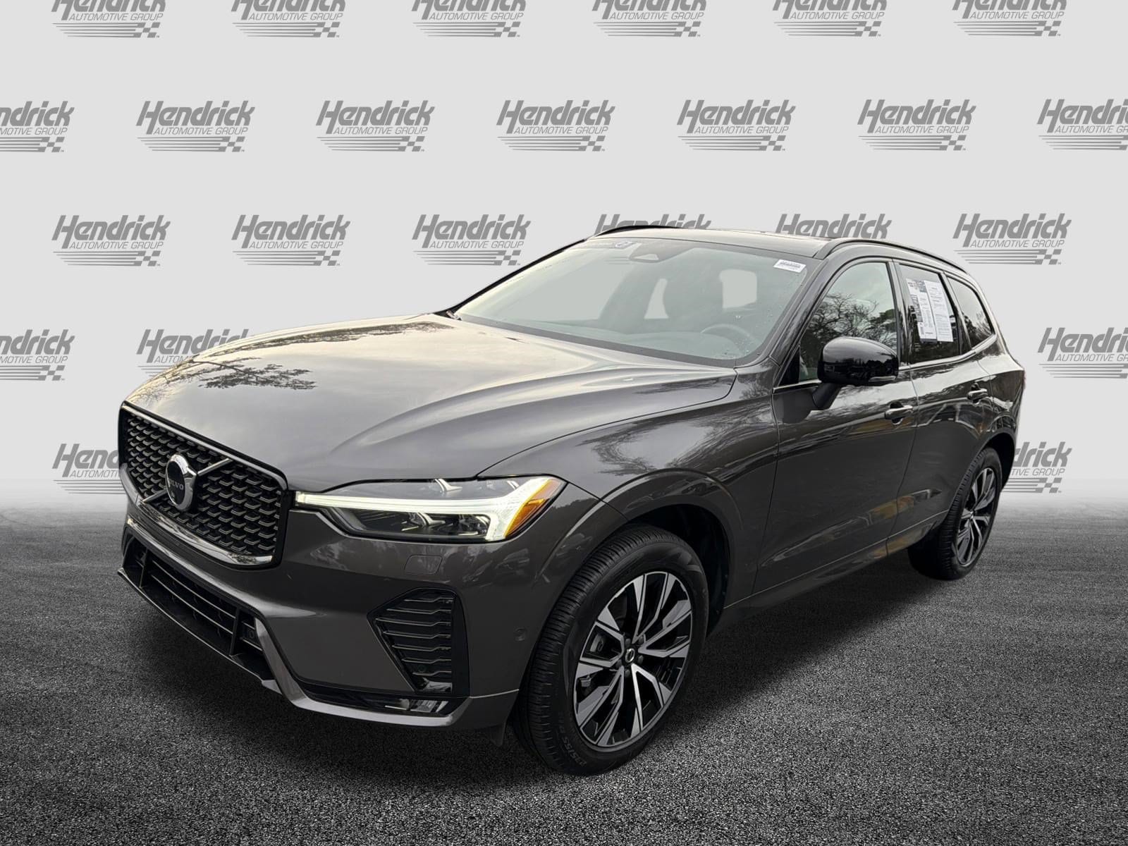 2025 Volvo XC60 Plus photo 4