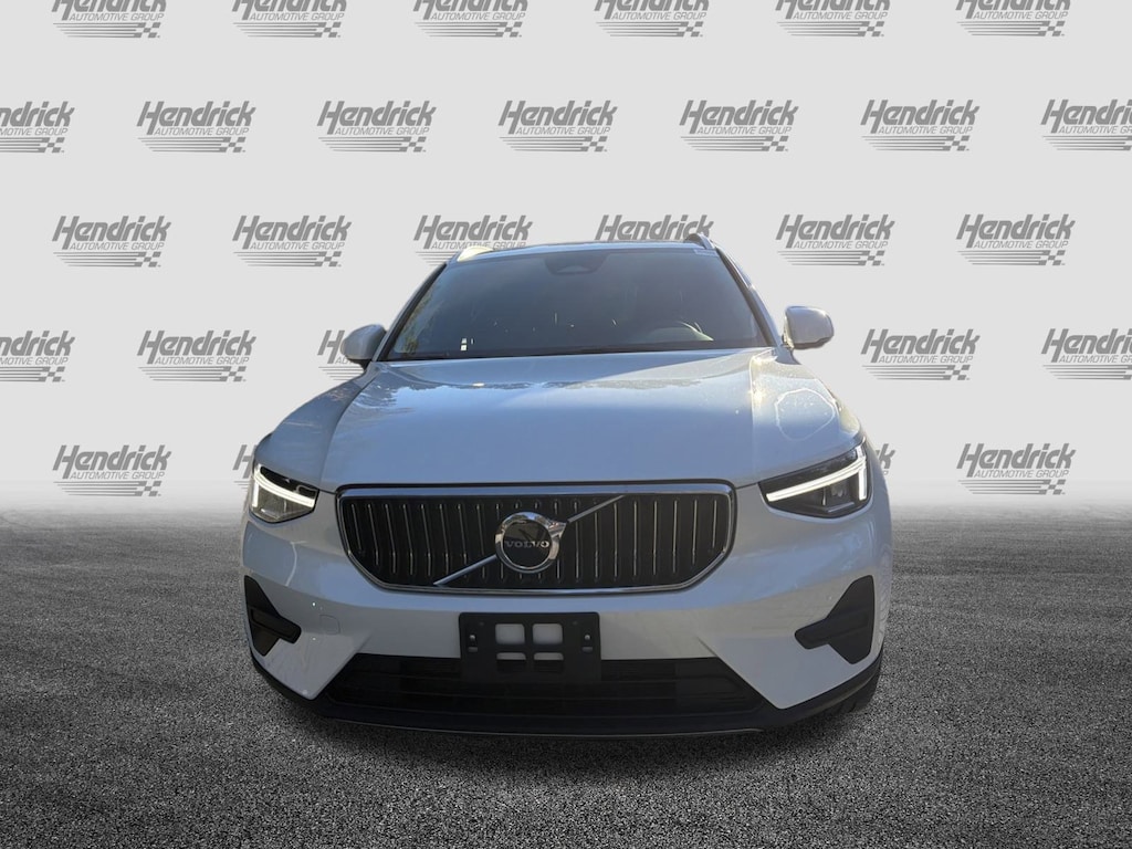 Certified 2025 Volvo XC40 Core Bright Theme SUV