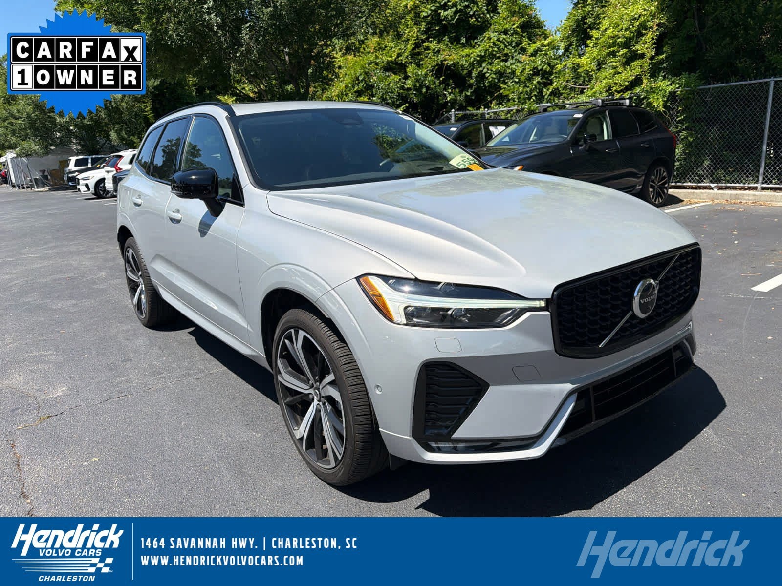 2023 Volvo XC60 B5 Ultimate Dark Theme FWD's photo