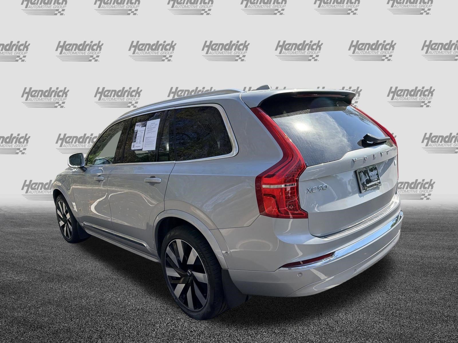 2023 Volvo XC90 Recharge Plug-In Hybrid Ultimate Bright Theme photo 3