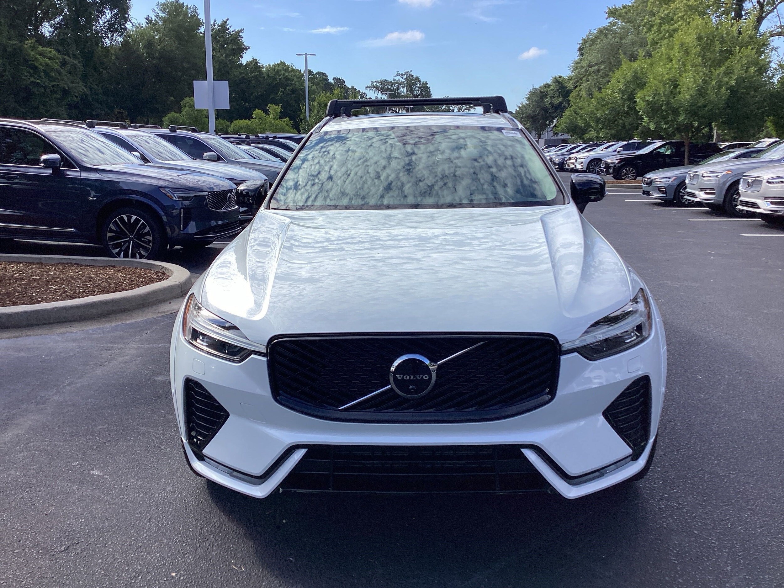 2026 Volvo XC60 B5 photo 3