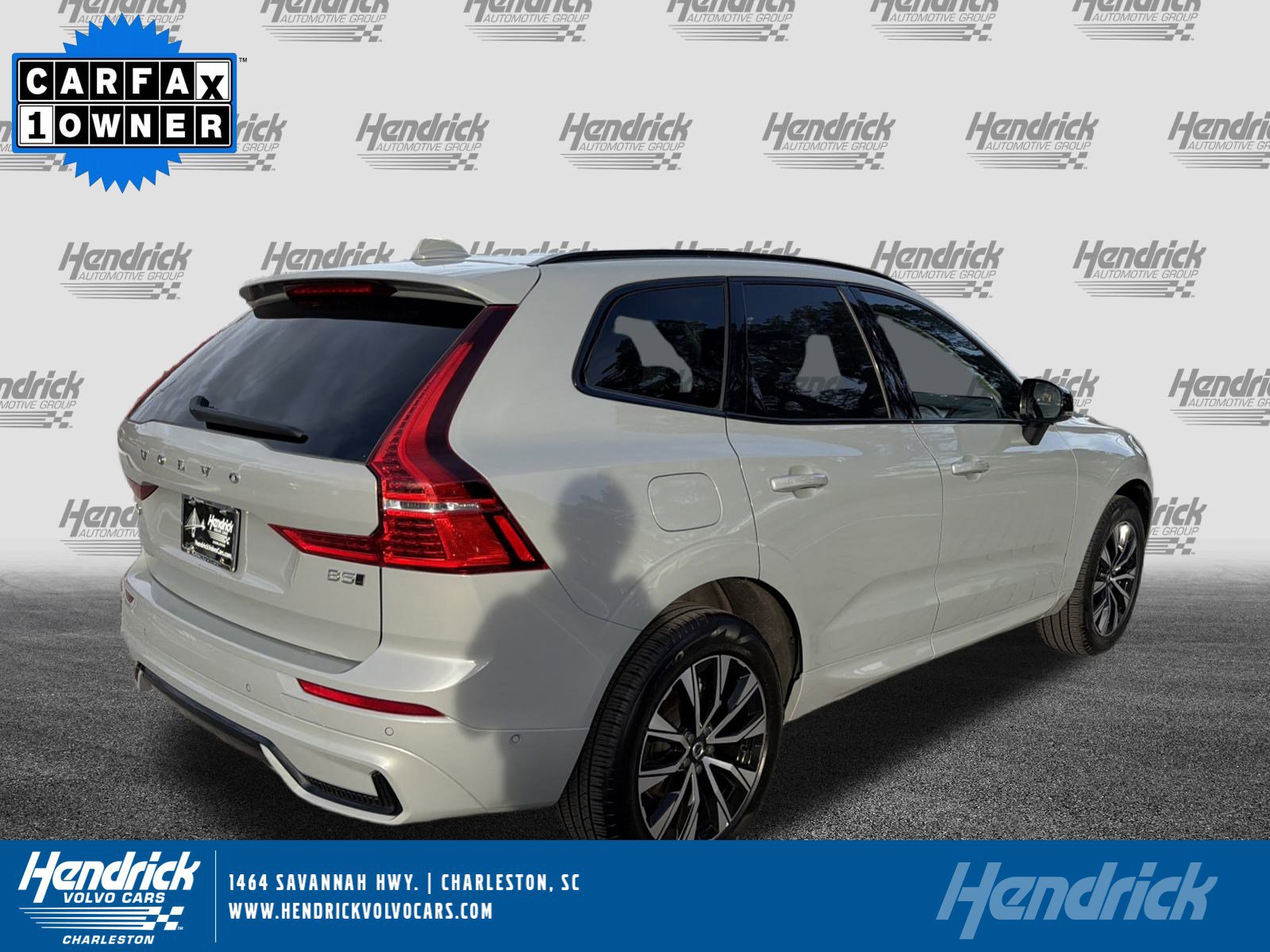 2025 Volvo XC60 Plus's photo