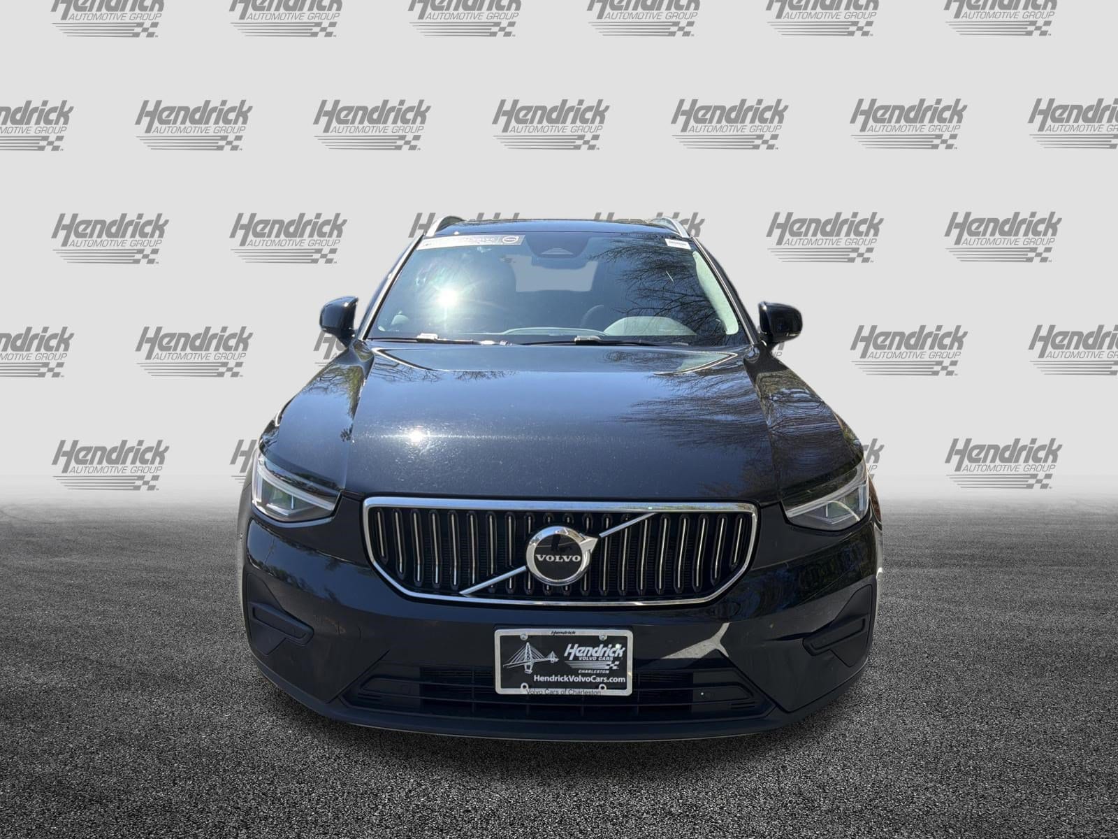 2025 Volvo XC40 Core Bright Theme photo 2