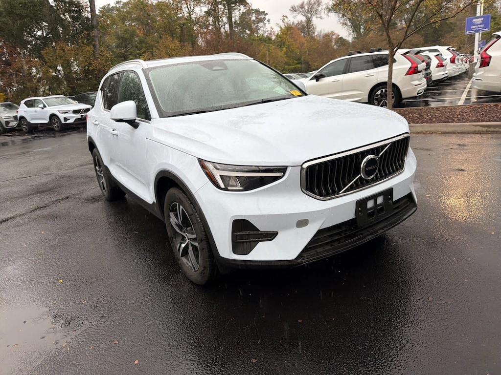 Certified 2025 Volvo XC40 Core Bright Theme SUV