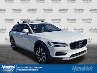 2025 Volvo V90 Cross Country B6 Plus Wagon