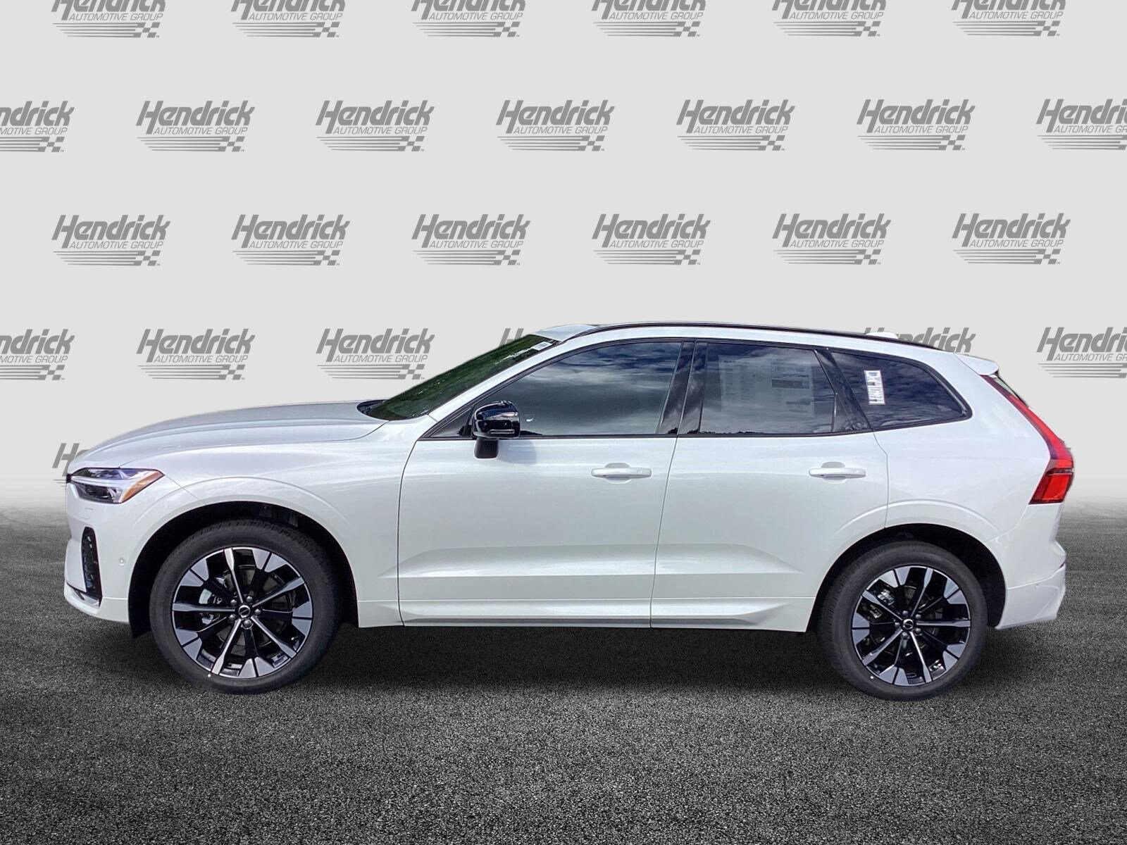 2026 Volvo XC60 Plus photo 4