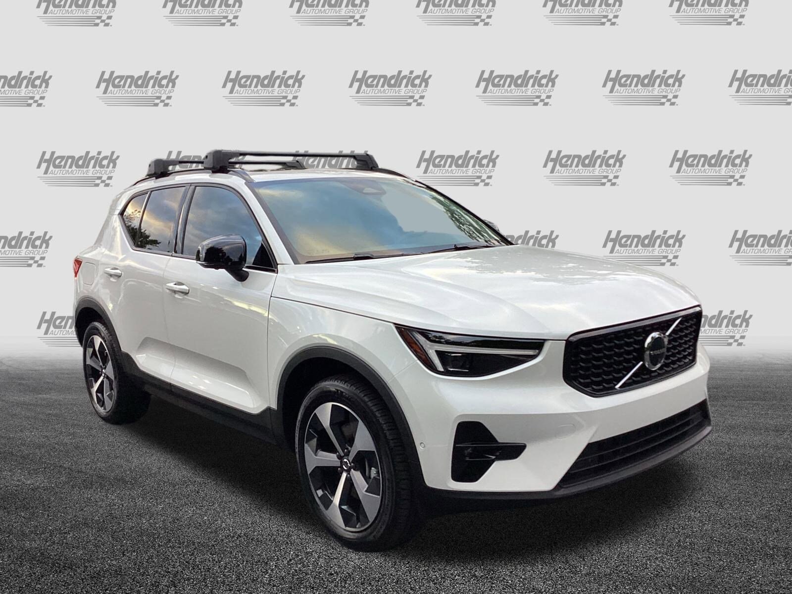 2026 Volvo XC40 Plus photo 2