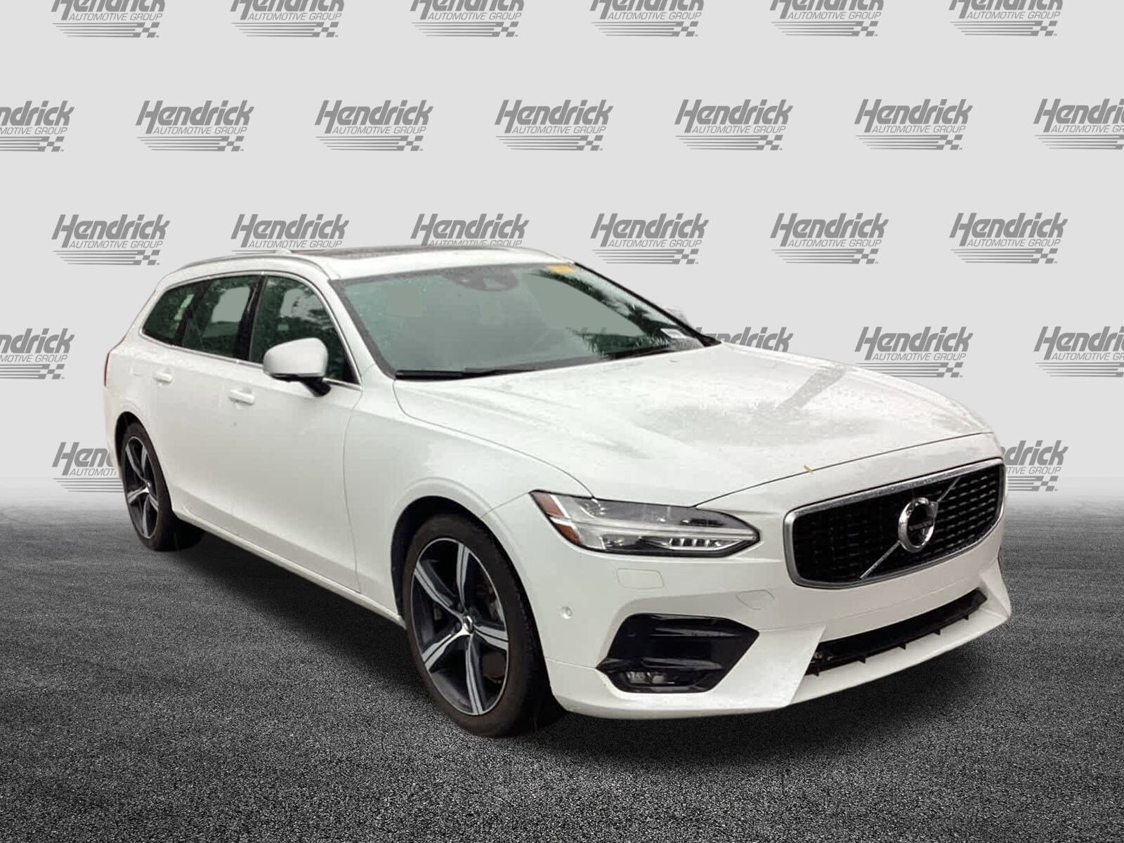 2018 Volvo V90 R-Design photo 2