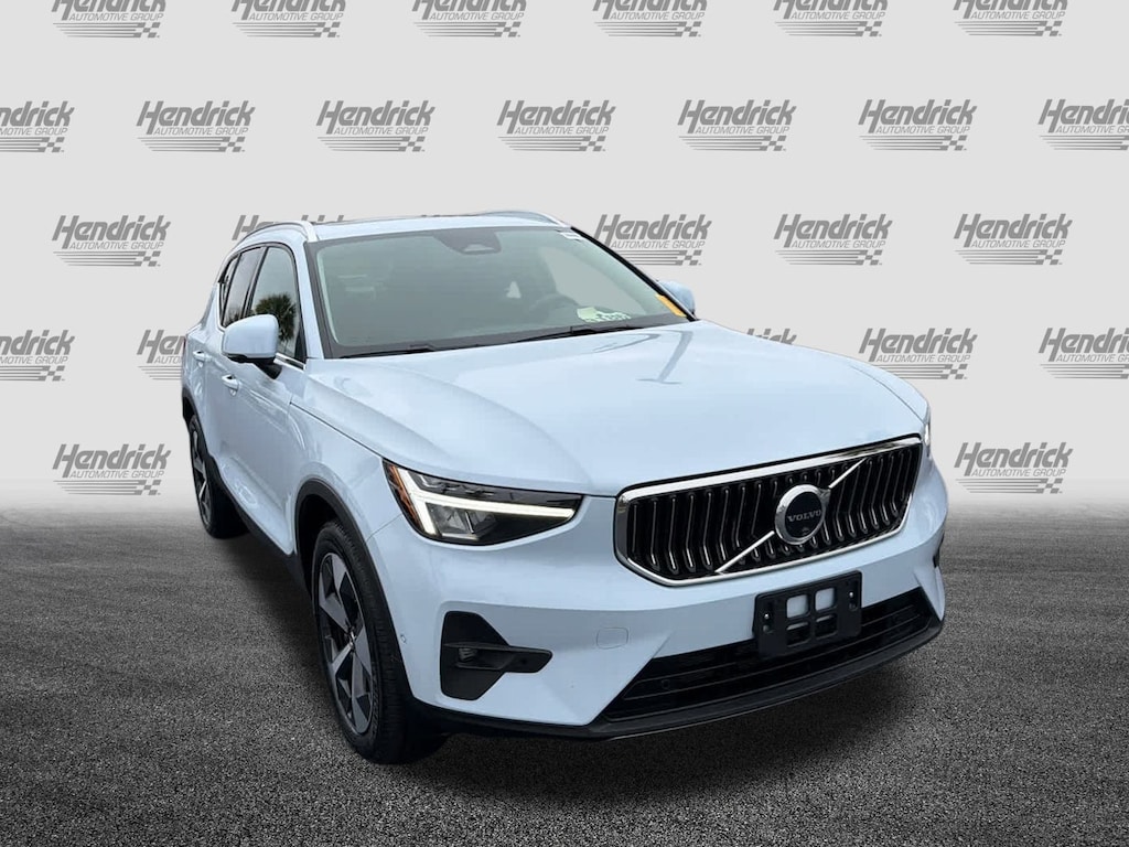 Certified 2025 Volvo XC40 Core Bright Theme SUV