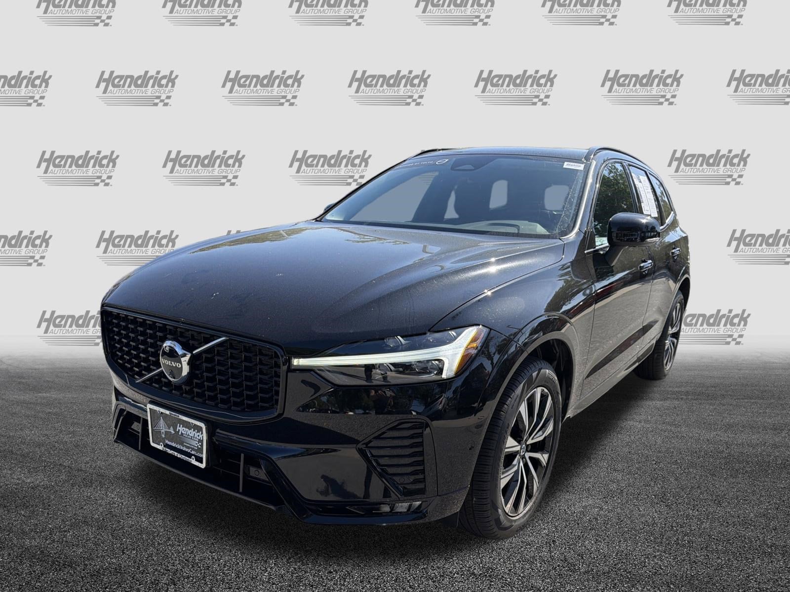 2025 Volvo XC60 Plus photo 4