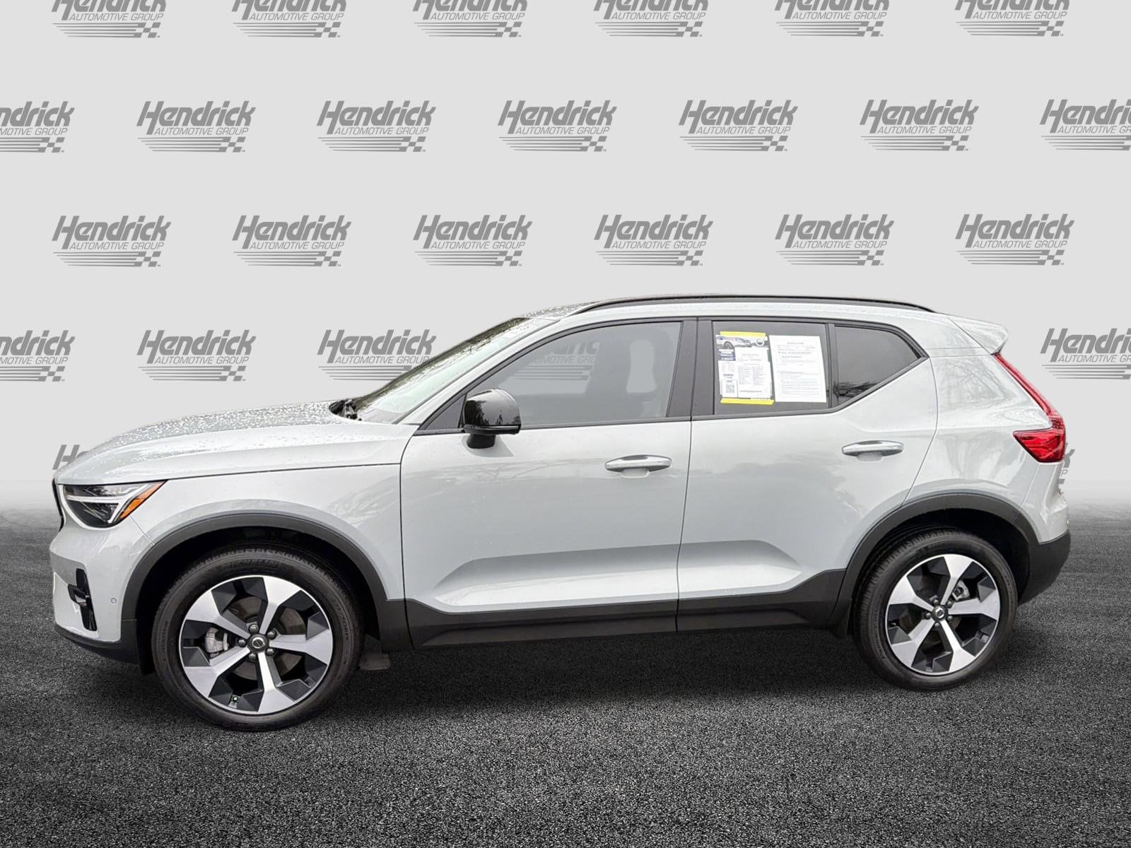 2026 Volvo XC40 Plus photo 5