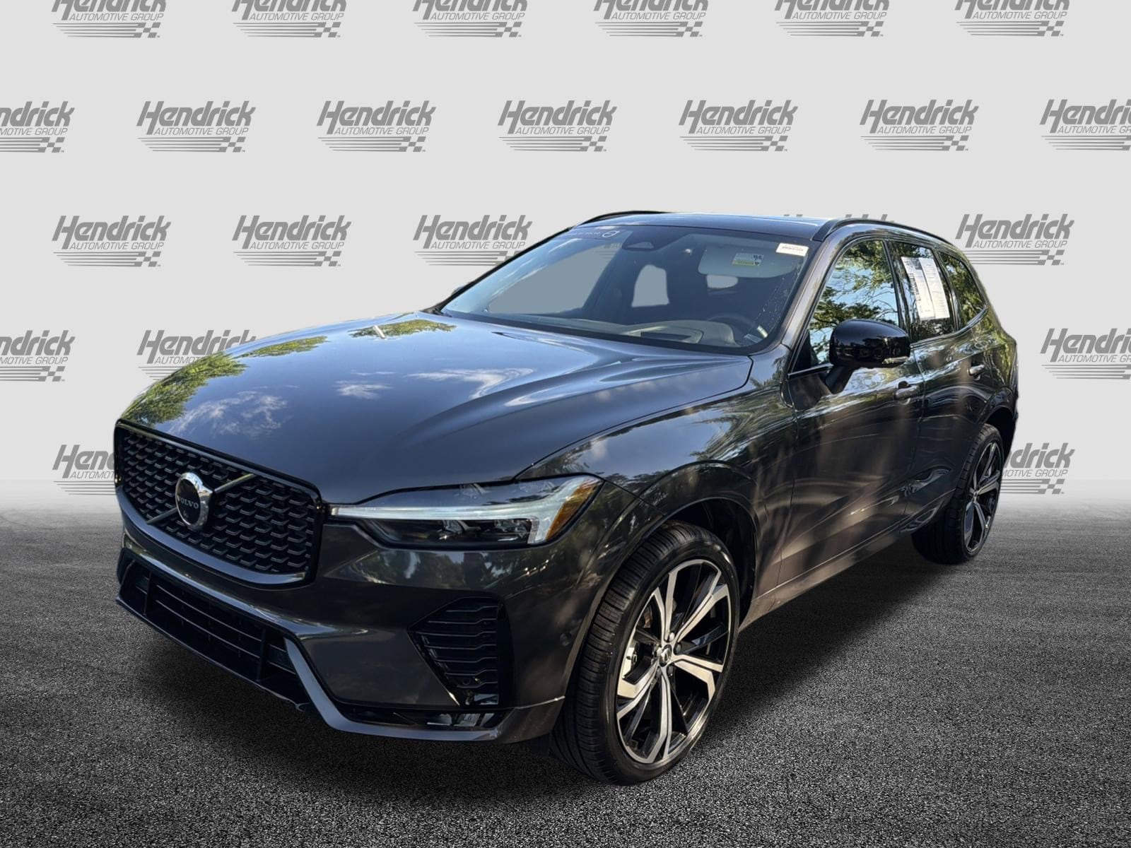 2023 Volvo XC60 Ultimate Dark Theme photo 4