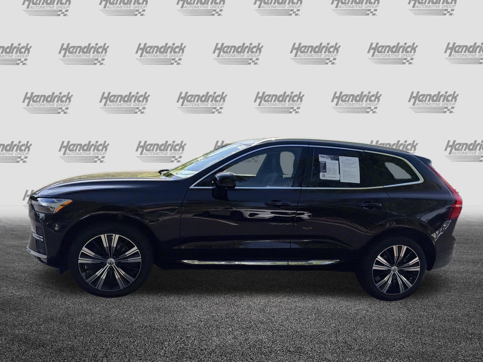 2023 Volvo XC60 Plus Bright Theme photo 6