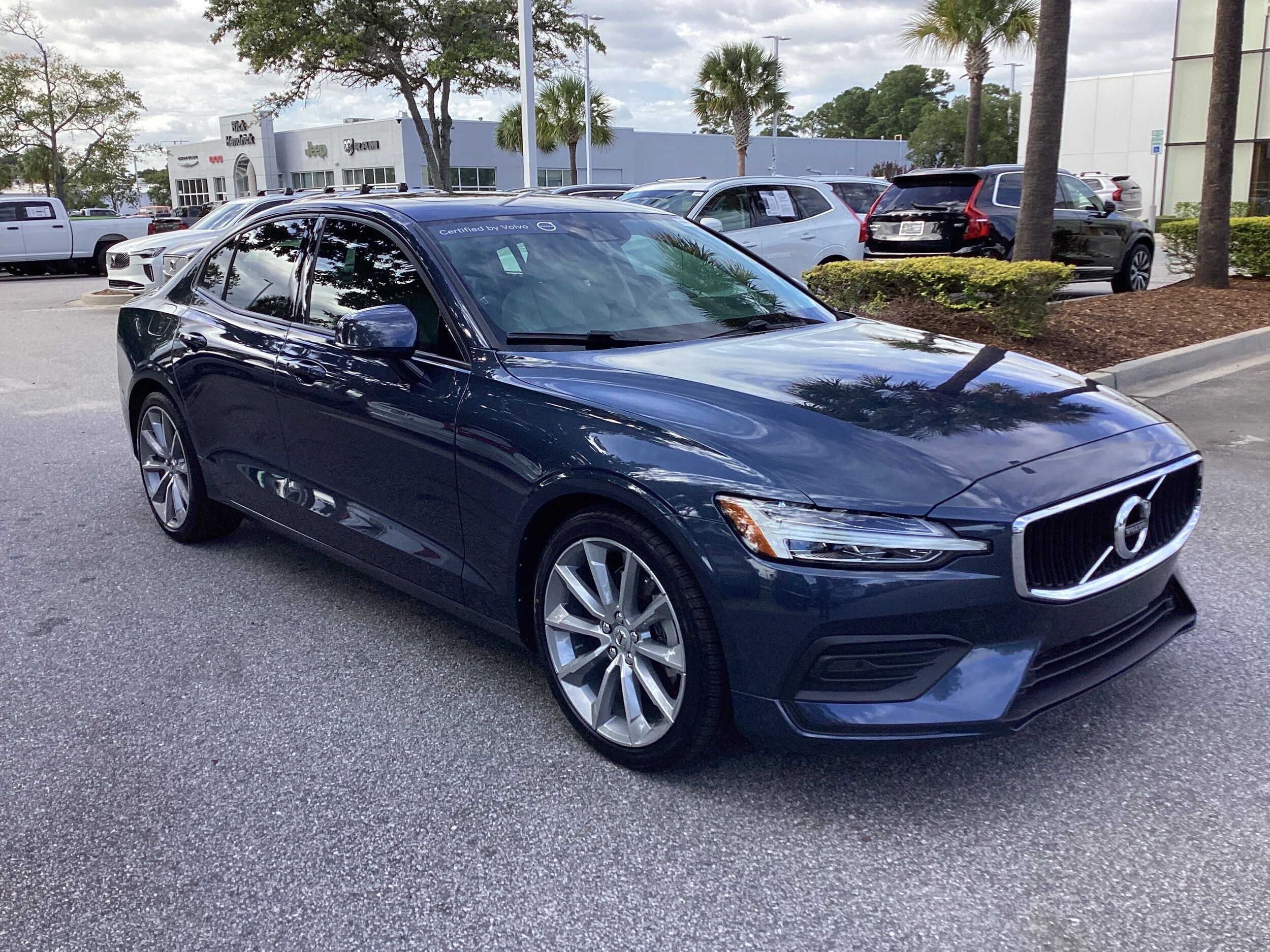 2020 Volvo S60 Momentum photo 2