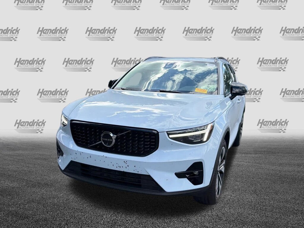 Used 2024 Volvo XC40 Ultimate Dark Theme SUV
