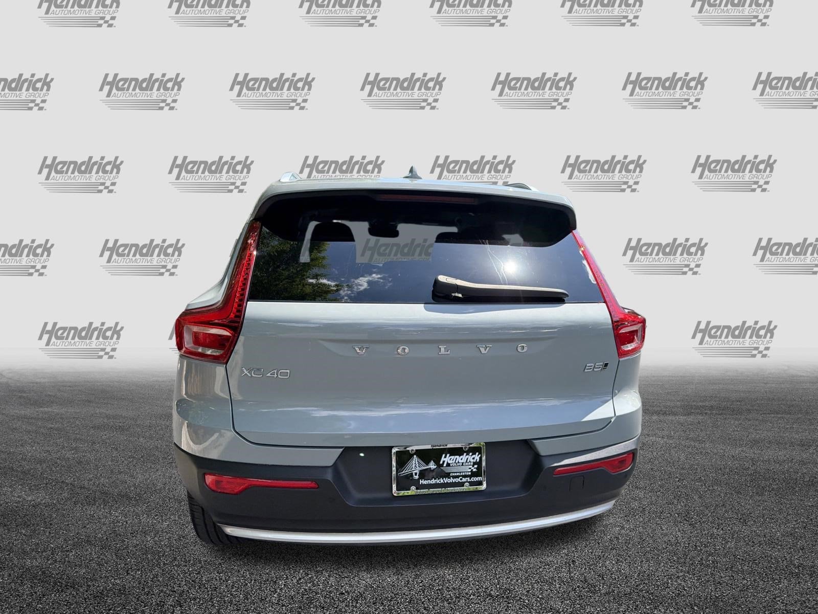 2024 Volvo XC40 Core Bright Theme photo 3