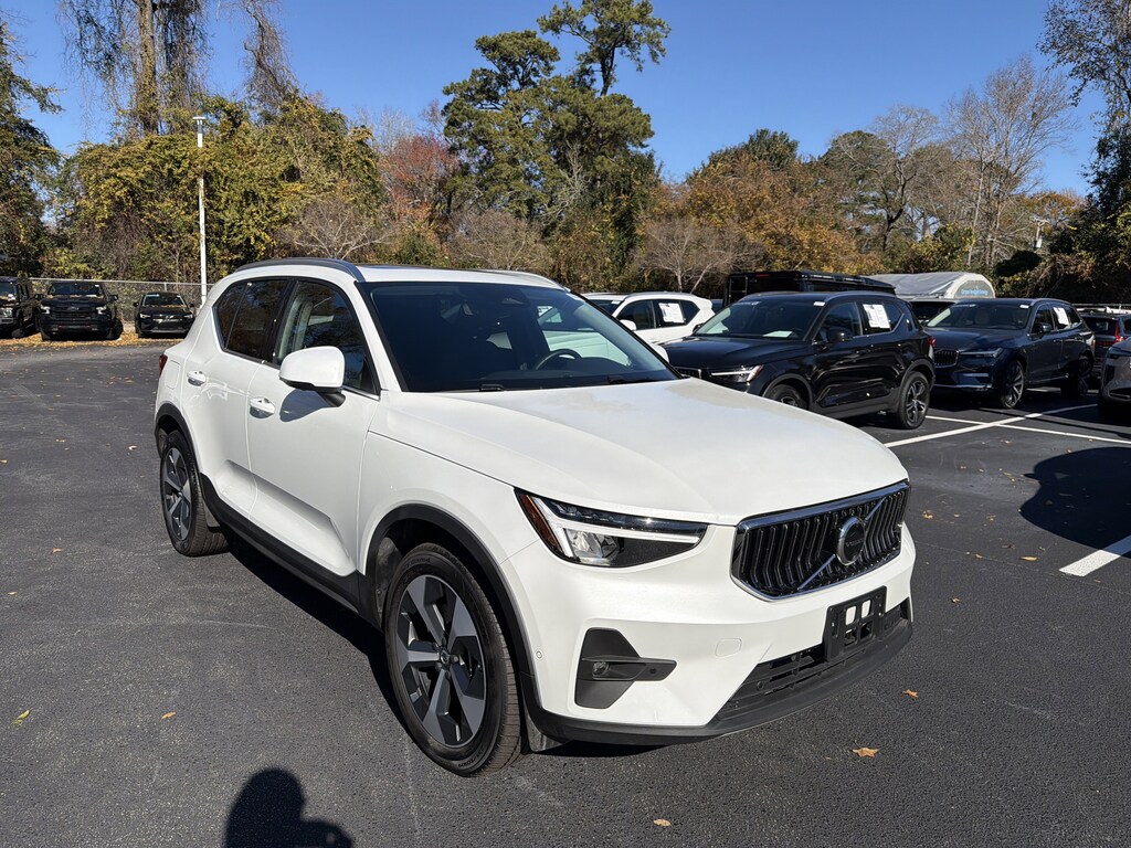 Certified 2025 Volvo XC40 Plus Bright Theme SUV