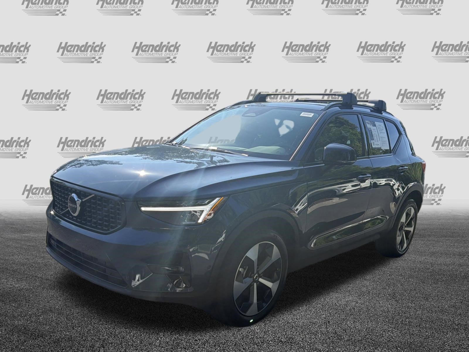 2026 Volvo XC40 Plus photo 5