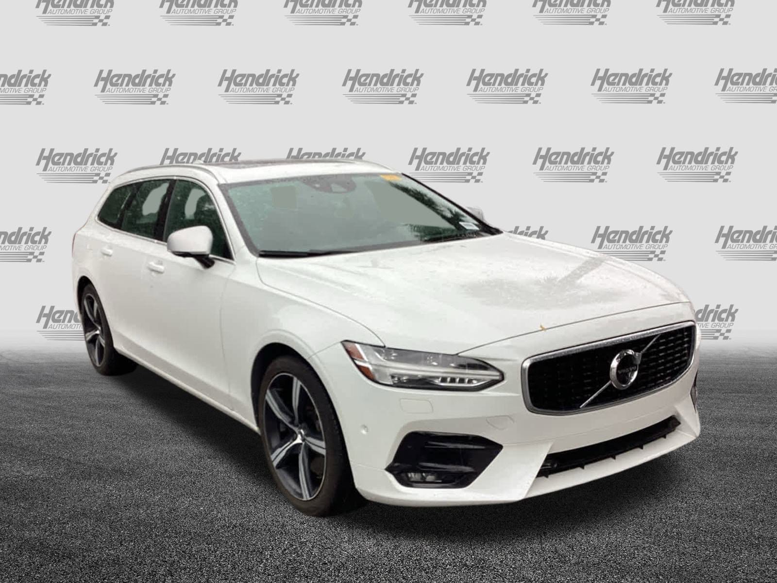 2018 Volvo V90 R-Design photo 3