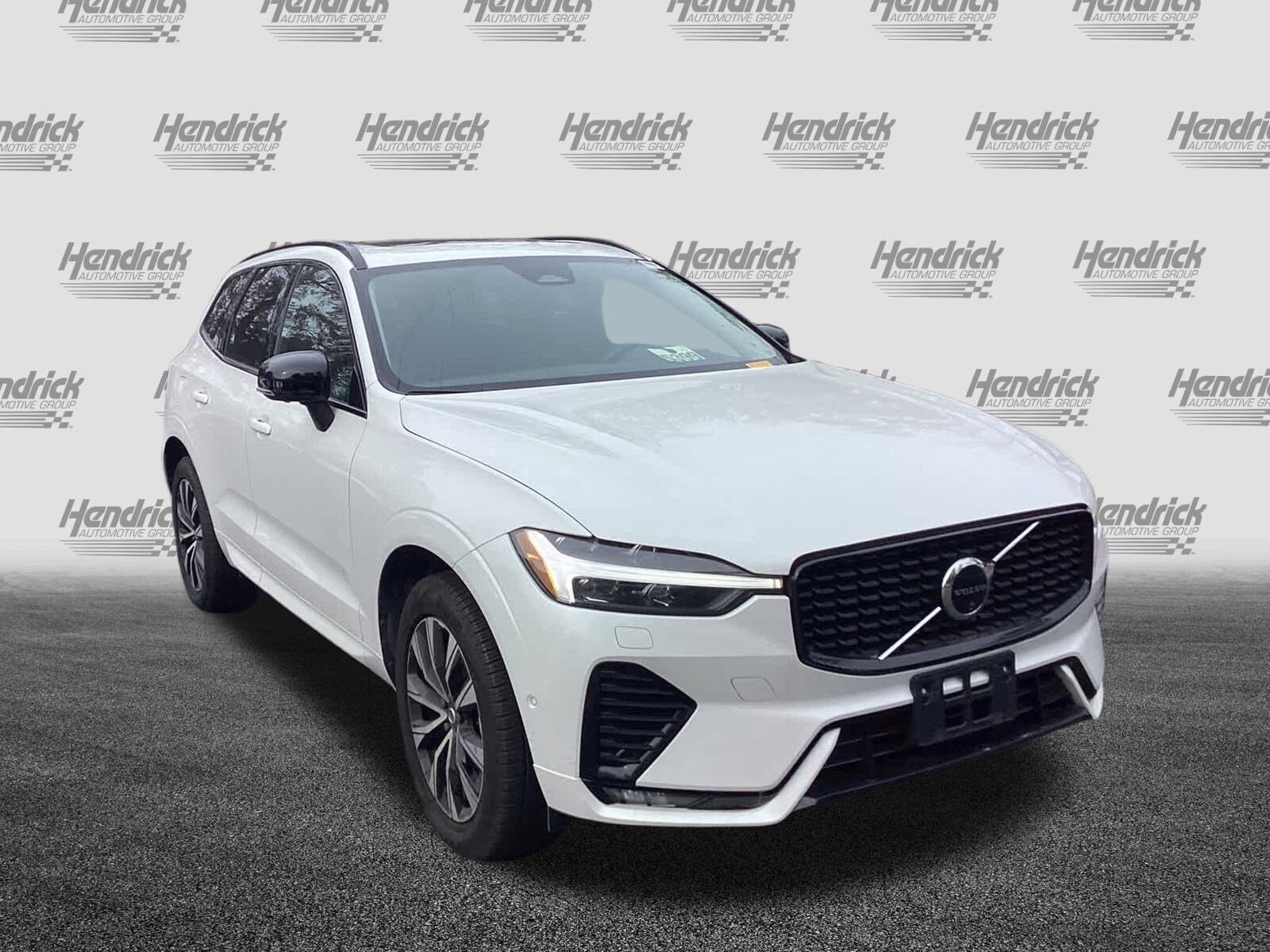 2025 Volvo XC60 Plus photo 2