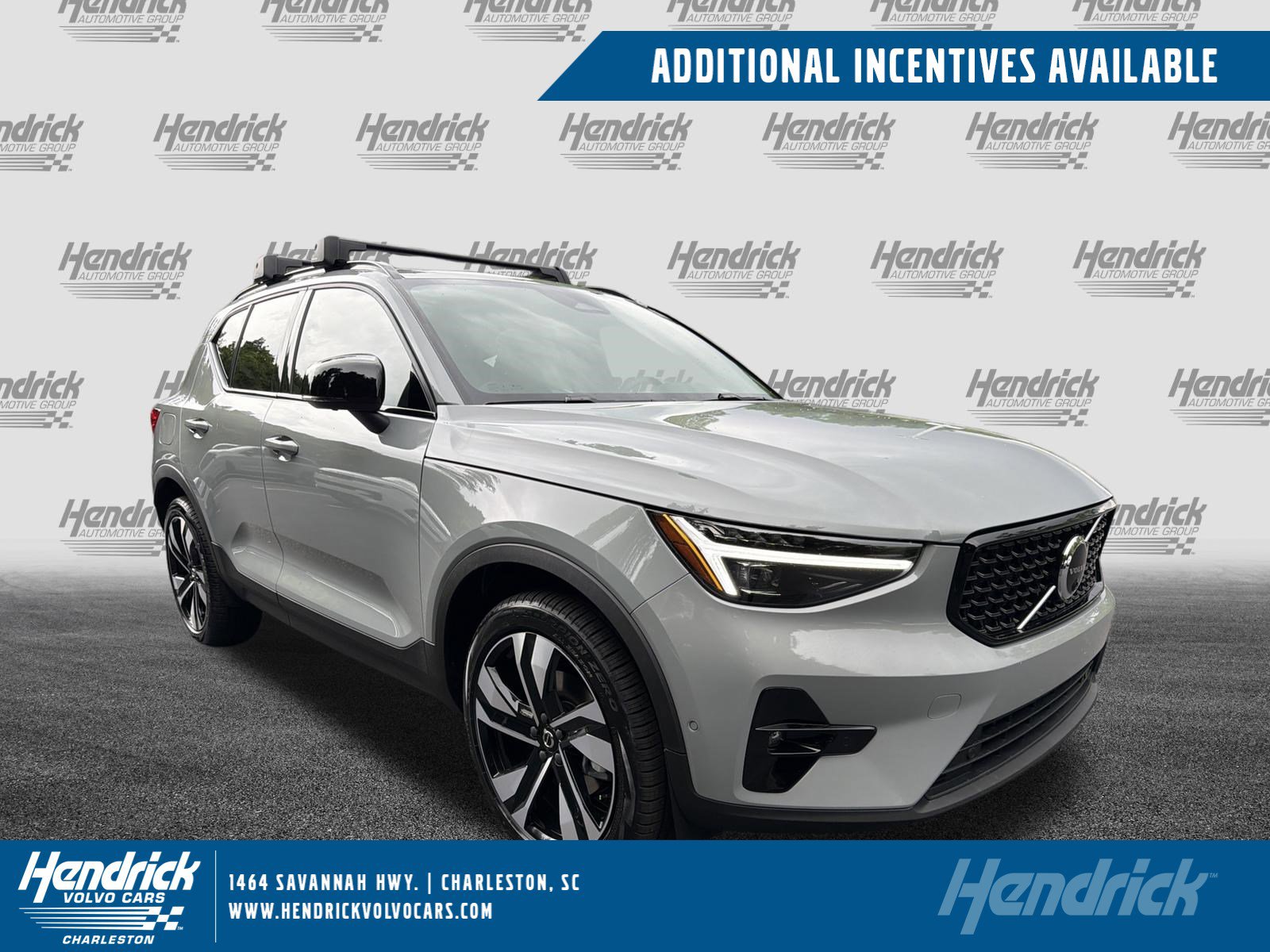 2026 Volvo XC40 B5 Ultra Dark AWD's photo