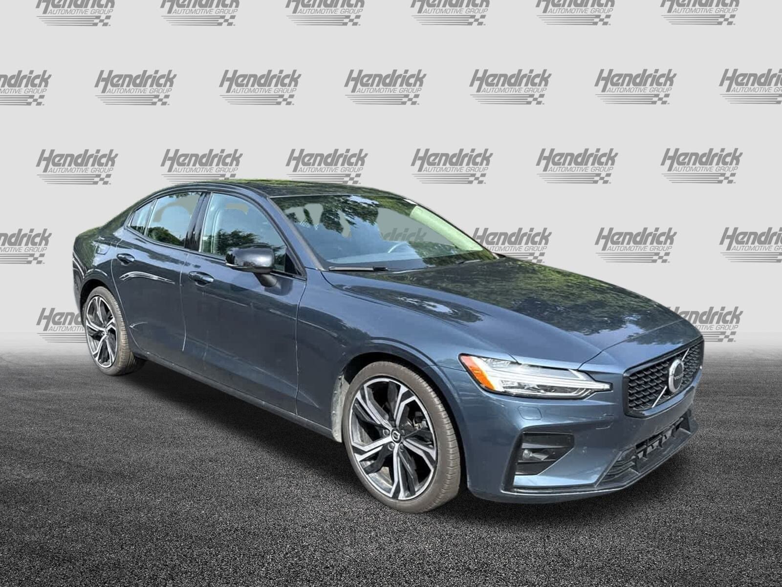 2025 Volvo S60 Core photo 3
