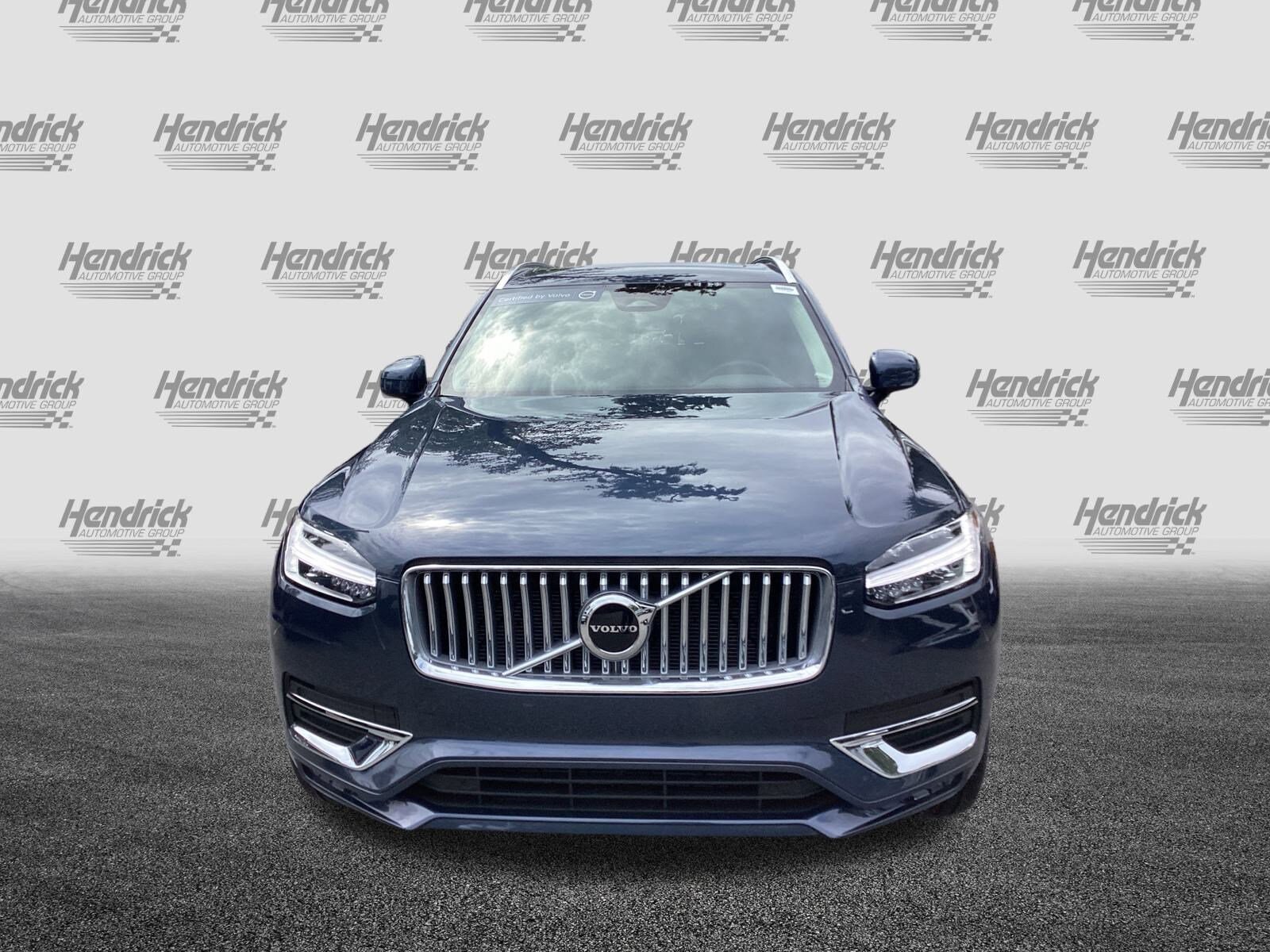 2025 Volvo XC90 Core photo 2
