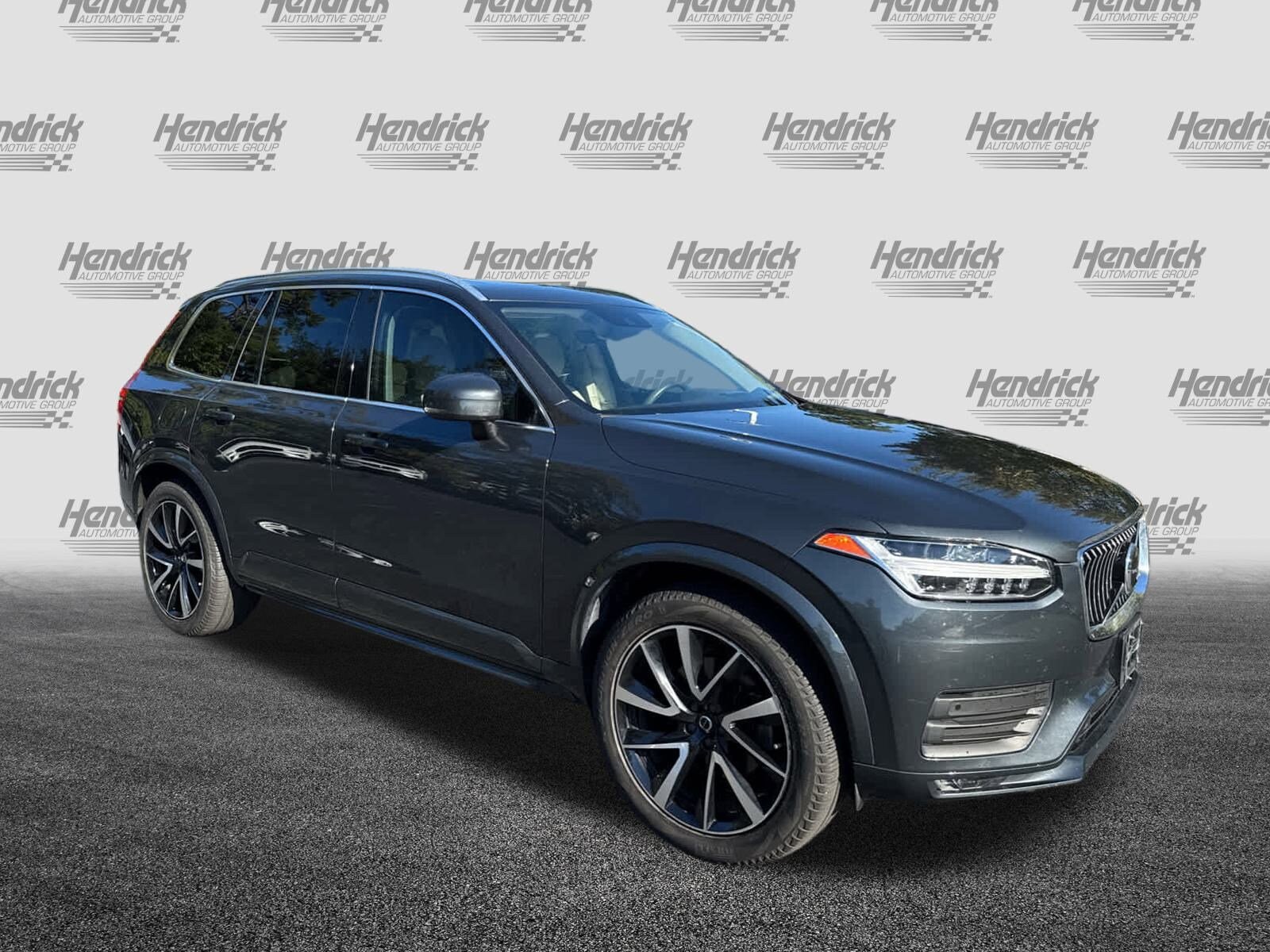 2022 Volvo XC90 Momentum photo 2