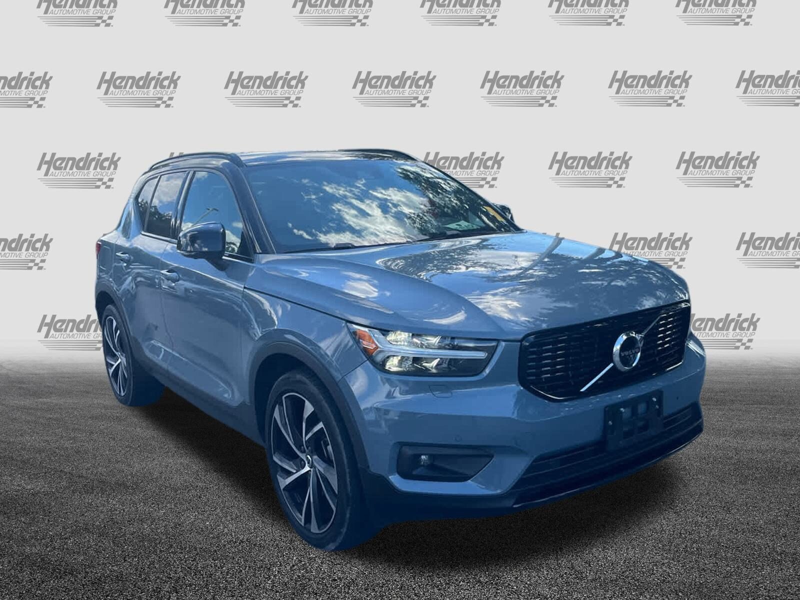 2021 Volvo XC40 R-Design photo 2